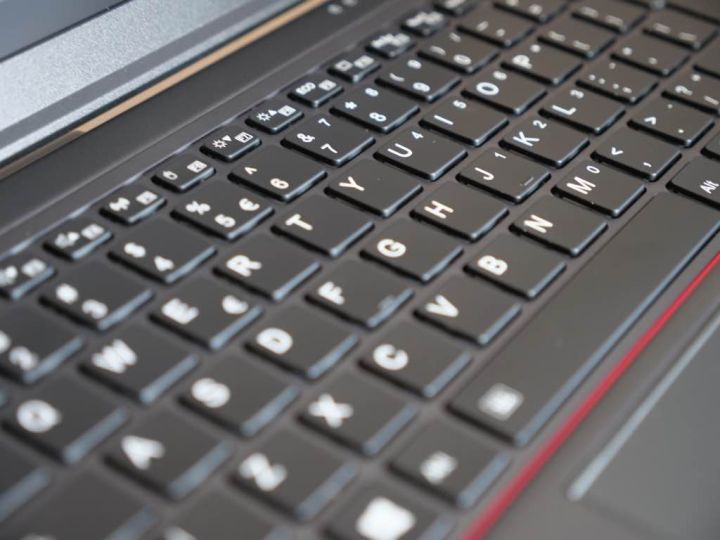 Fujitsu%20Lifebook%20P728%20i5%208th%20Generation%20-%208GB%20RAM%20-%20128GB%20SSD%20Storage%20-%20Touch%20-%20Stylus%20-%20Long%20Battery%20Life%20-%20Image%205