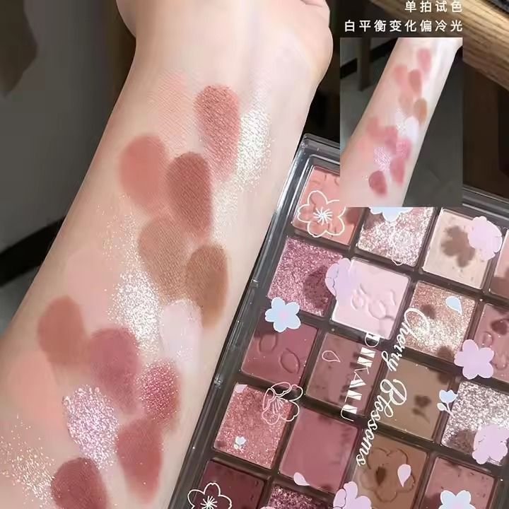 HYBOT%2020-Color%20%20Eyeshadow%20Palette%20%20%E2%80%93%20Professional%20Makeup%20Cosmetic,%20Luxury%20Aluminum%20Plate%20for%20Professional%20Makeup%20(Waterproof)%20-%20Image%207