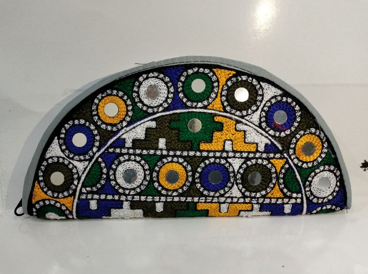 Traditional%20Half%20Moon%20Shaped%20Clutch%20Purse%20Size%209x5%20Inches%20Hand%20Made%20Embroided%20Mirror%20Work%20Pakistani%20Sindhi%20Handicraft%20for%20Females%20-%20Image%206
