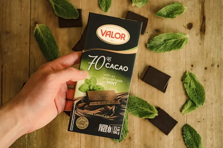 Valor,%20Dark%20Chocolate,%2070%25%20Cocoa,%20With%20Mint,%203.5%20oz%20(100g)%20-%20Image%203