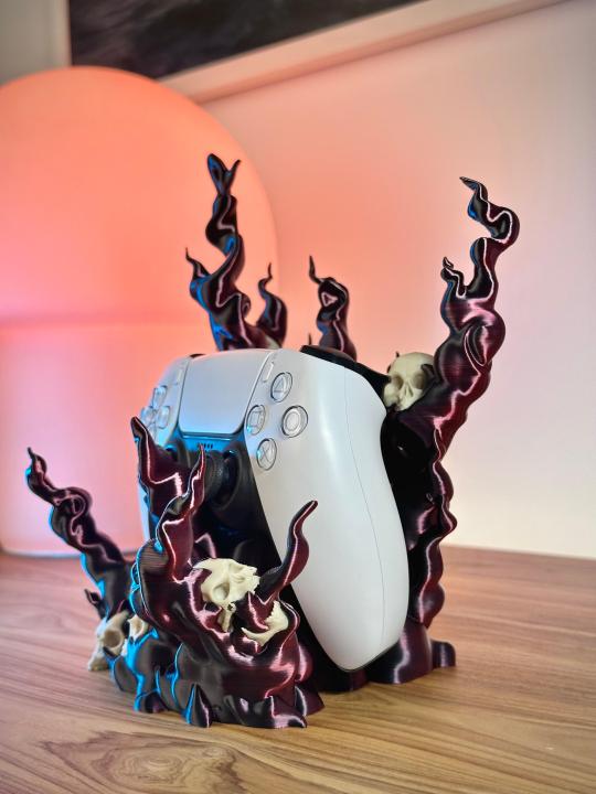 Spooky%20Controller%20Stand%20PlayStation/Xbox%20Switch%20Halloween%20Scary%20Controller%20Stand%20Compatible%20for%20all%20Controllers%20and%20PC%20Controllers,%20Unique%20Halloween%20Desk%20Organizer%20for%20Gamers%20-%20Image%203
