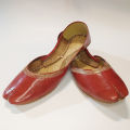 Simple Leather Handmade Khussa With Machine Embroidery. 