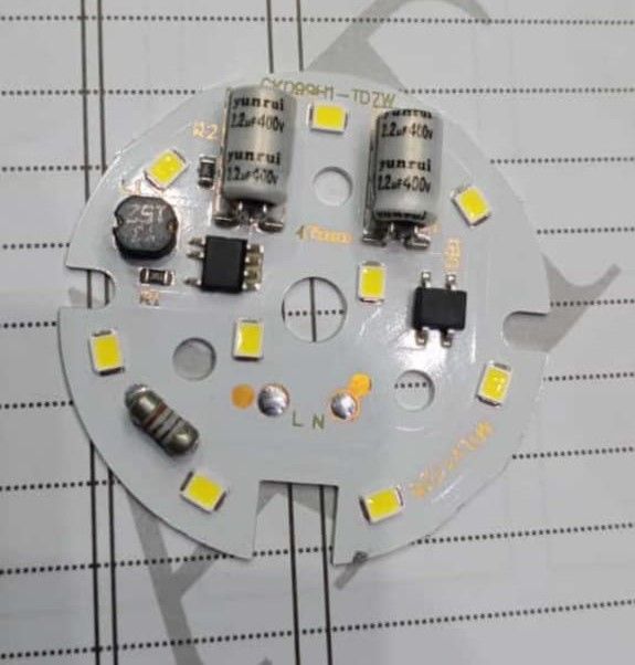 Pack%20of%205%20pieces%207w%20led%20bulb%20Chip%20with%20dual%20capacitor%20direct%20Ac%20220v%20input-light%20white%20color%20High%20quality%20-%20Image%202