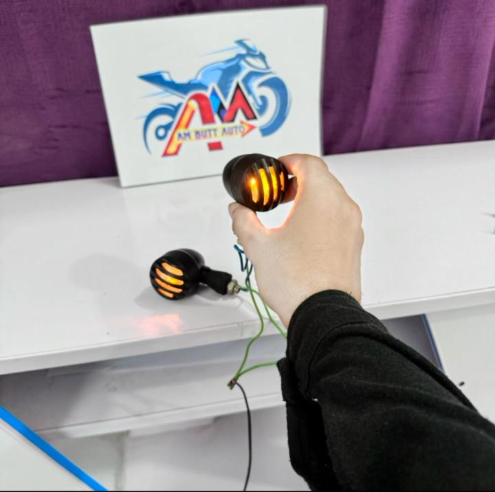 Fancy%20indicators%20for%20all%20bikes/%5BClassic%20Amber%20Motorcycle%20Indicators%5D/Retro%20Bullet%20style%20indicators%20for%20bike/%5BGrilled%20Retro%20Signal%20Lamps%5D/Indicators%20for%20125%20-%20Image%205