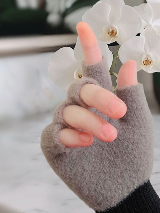 Girls%20Soft%20Half%20Finger%20Gloves%20Plush%20Fingerless%20Gloves.%20-%20Image%202