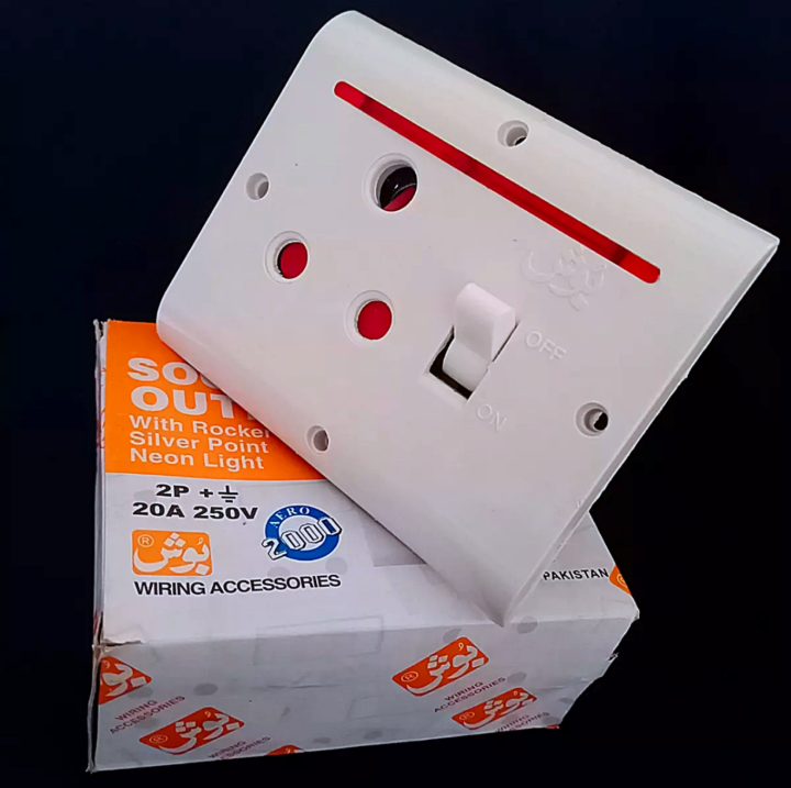 BUSH%20Power%20Plug%20Bakelite%2020A,%20250V%203%20Pin%20Heavy%20Duty%20Power%20Plug%20Socket%20For%20AC%20-%20Image%206