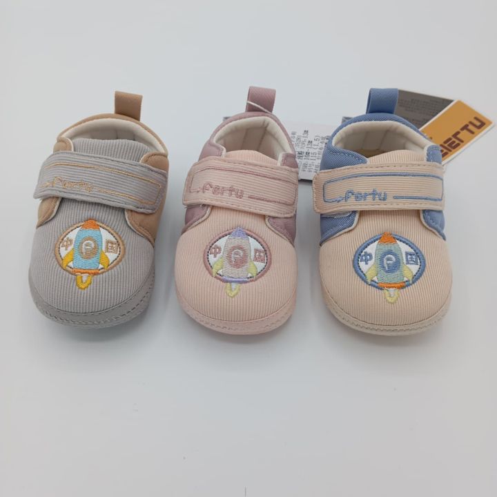Baby%20Soft%20Cloth%20Shoes%20with%20Rocket%20Embroidery%20%E2%80%93%20Anti-Slip,%20Comfortable,%20Velcro%20Strap%20-%20Image%205