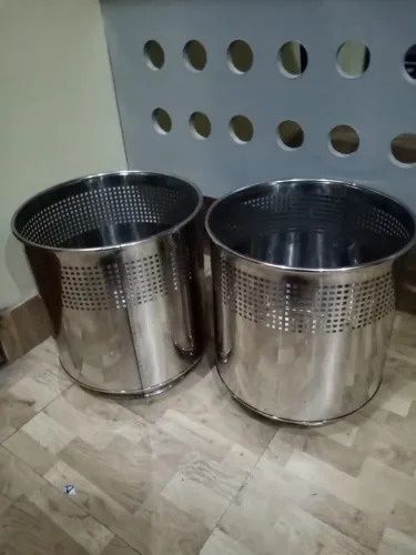 Deco.pk%20Stainless%20Steel%20magnetic%20Planters-%20SS%20Planter%20Plant%20Silver%20&%20golden%20Pots%20in%20different%20sizes%20-%20Image%203