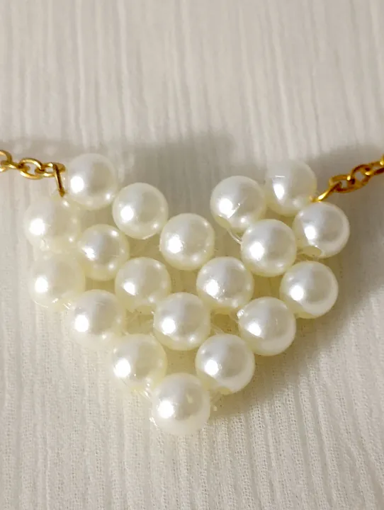Elegant%20Golden%20Chain%20with%20Cute%20Pearl%20Heart%20Pendant%20for%20Women%20-%20Image%203