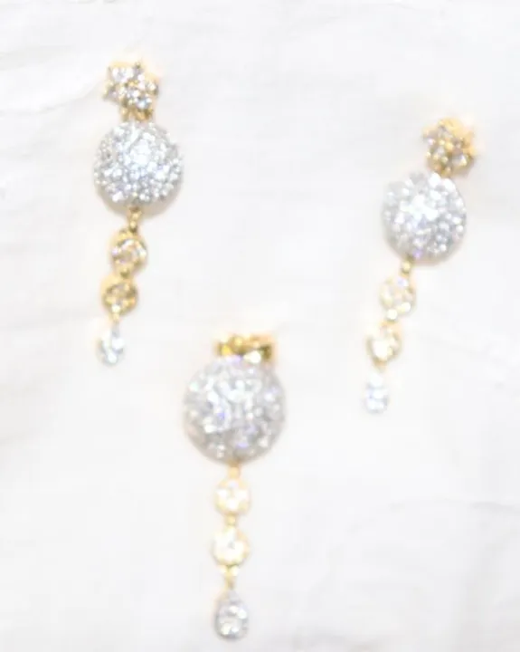 Indian%20Style%20Gold%20Plated%20Pendant%20Set%20With%20Stones%20-%20Image%203