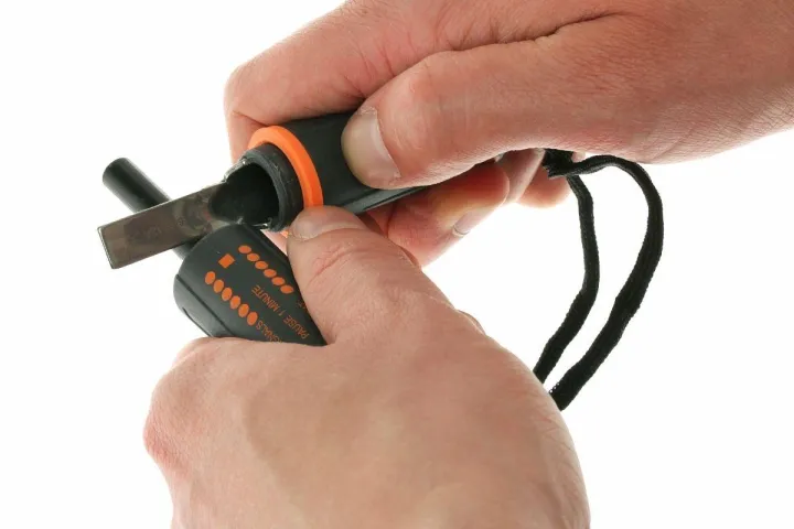Bear%20Grylls%20Fire%20Starter%20-%20Black%20-%20Image%204