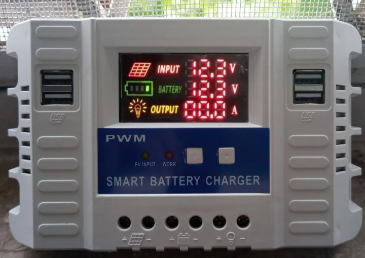 PWM%20Solar%20Controller%2030A%20with%20LCD%20Display%20Multiple%20USB%20sockets%20and%20Capacity%20of%2012V%2024V%20-%20Image%203