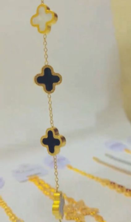 Luxury%20Black%20Clover%20Gold%20Plated%20Jewelry%20Set%20%E2%80%93%203%20Pcs%20-%20Image%204