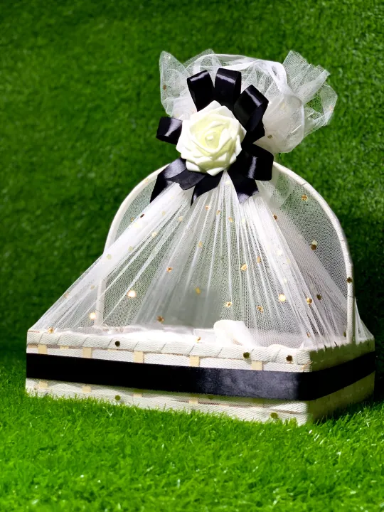 Beautiful%20Gift%20Basket%20with%20white%20net%20Wrap%20and%20beautiful%20flower%20Best%20for%20Birthday/Anniversary/Wedding/Gift%20By%20Maxify%20Store%20-%20Image%204
