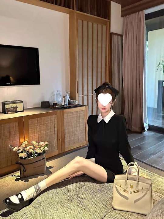 French Hepburn small fragrance style black fake two piece long sleeved dress women's early autumn temperament sexy and slimming short skirt