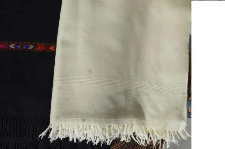 White%20Pearl-Hand%20made%20shawl%20men-swat%20woolen%20-%20Image%202