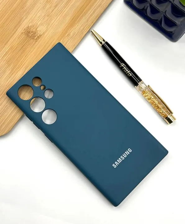 SAMSUNG%20GALAXY%20S24%20ULTRA%20%20microfiber%20inner%20lining%20protects%20against%20scratches,%20while%20shock-absorbing%20corners%20keep%20your%20device%20safe%20from%20drops.%20Slim,%20lightweight,%20and%20elegant%20%E2%80%94%20this%20case%20adds%20style,%20comfort,%20and%20reliable%20protection%20in%20one.%20-%20Image%207