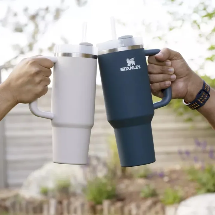 40%20oz%20Stanley%20Tumbler%20Mugs%201200ml%20%7C%20Stainless%20Steel%2048%20hours%20Vacuum%20Insulation%20%7C%20with%20Leak%20Proof%20Handle%20Straw%20&%20Lid%20%7C%20Double%20Wall%20Insulated%20Thermal%20Coffee%20Cup%20Tumbler%20for%20Girls%20Boys%20Hot%20&%20Cold%20Drinks%20%7C%20Travel,%20Gym,%20Office,%20Outdoor%20Use%20Tumbler%20Water%20Bottle%20-%20Image%204