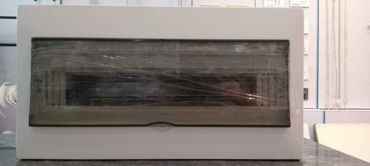 DB%20(Distribution%20Box),%2018%20way%20pure%20ABS%20and%20White%20Glass%20metal%20base%20DP%20Box%20-%20Image%202