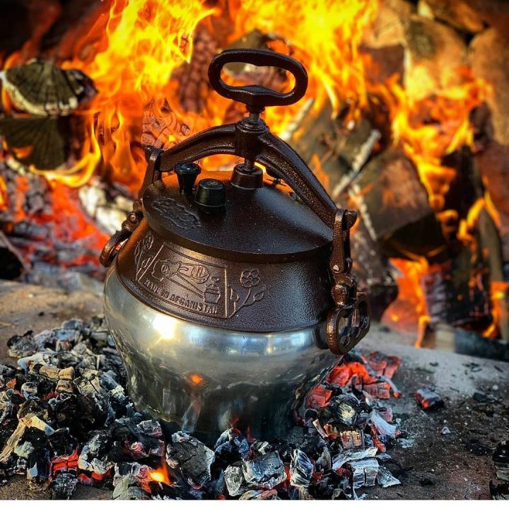 Afghani%20Elegant%20Brown%20Cast%20Iron%20Pressure%20Cooker%205/8/10L/12L/15L/20L/30L%20with%20Safety%20Valve%20-%20Image%205