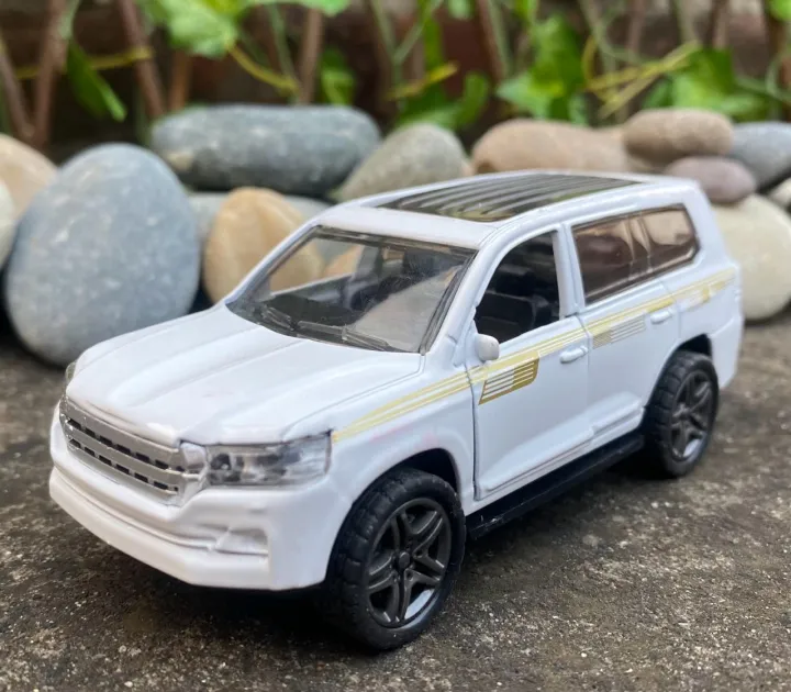 Lexus%20570%20-%20Alloy%20Children's%20Sports%20Model%20Car%20Die-Cast%20Metal%20Toy%20Car%20With%20Music%20-%20Front%20Doors%20Open%20-%20Image%206