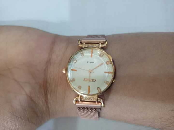 Cute And Classy Magnetic Wrist Watch