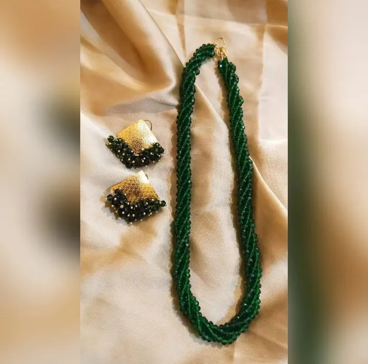 Stylish%20pearl%20mala%20fashion%20able%20design%20gift%20for%20girls%20-%20Image%204