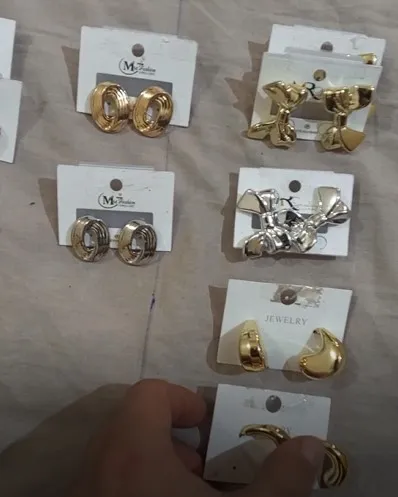 Vintage%20Gold%20Color%20Waterdrop%20Stud%20Earrings%20for%20Women%20Fashion%20INDIAN%20KOREAN%20JEWELLERY%20,Antique,Meenakari,Filigree,Tribal,%20Bead,Pachchikam,Handmade,Ivory,%20Cosmic%20Pearl,Bow%20heart,Leaf,CUBIC,Glowing%20star,Rising%20star,Knot,Jingle%20bells,LOOP/%20No%20colour%20Warranty%20-%20Image%2010