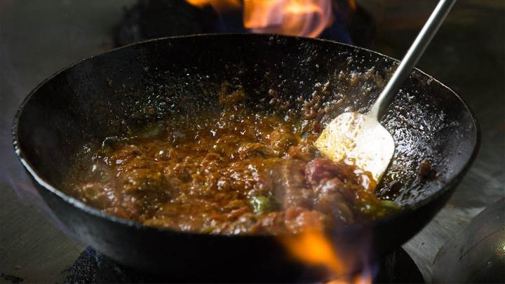 hotel style karahi (kadai) with cover (lid) in white iron (rust free )