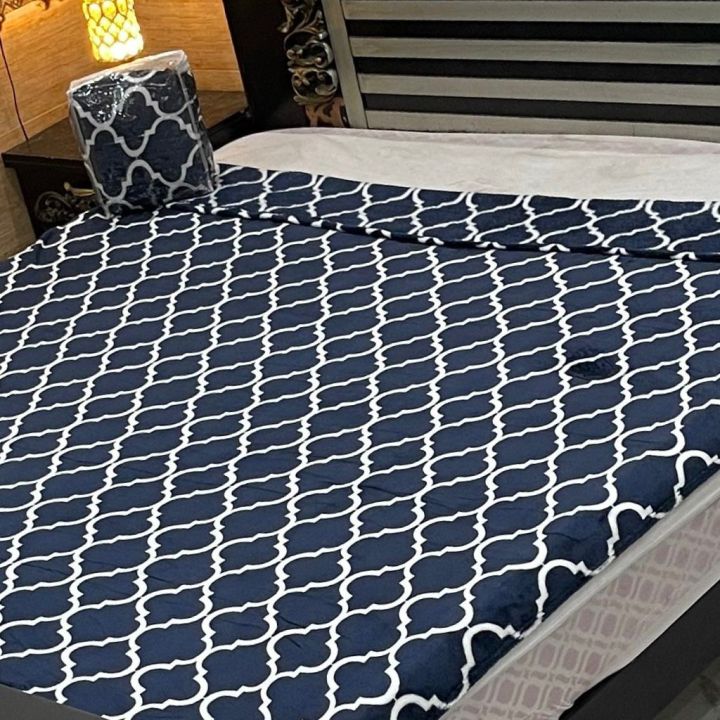 Single%20%20Bed%20Fleece%20Soft%20Blanket%20-%20AC%20Blanket%20for%20summer%20-%20Image%204