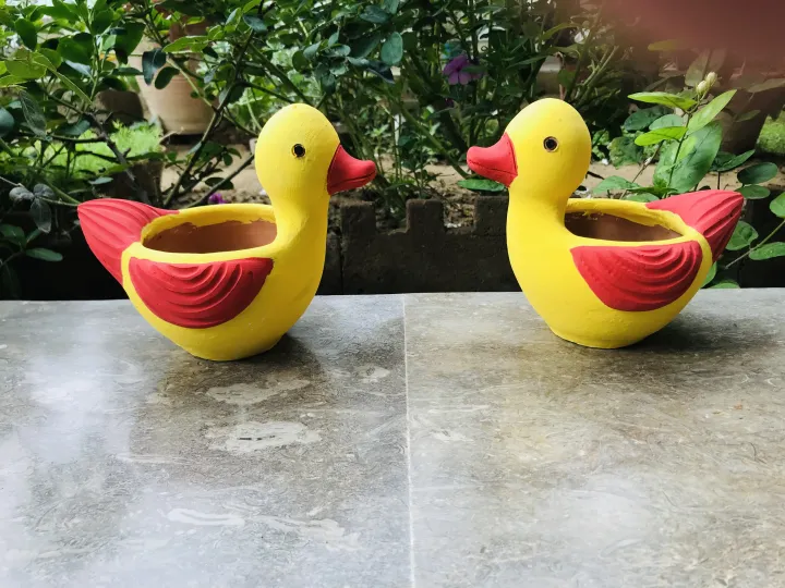 yellow%20duck%20clay%20pot,%20weather%20proof%20color,%20clay%20pots,%20creative%20pots,%20iacreativity%20-%20Image%202