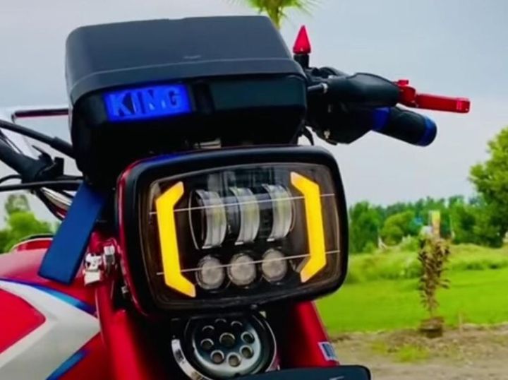 Bike%20Led%20Headlight%20Beam%20For%20Cd%2070%20&%20Cg%20125%20Original%20Fitting%20R60%20Model%20-%20Image%202