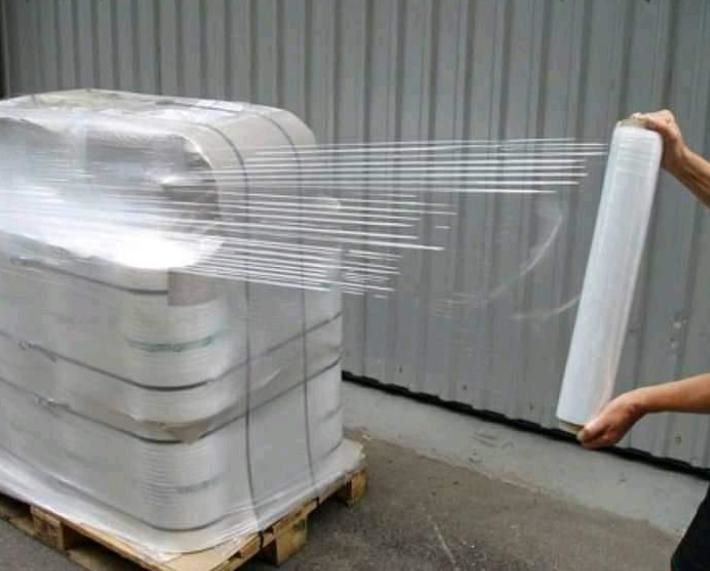 Stretch%20Film%20Raping%20Roll%20Plastic%20Rapping%20Roll%20Sheet%20For%20Packing%2016%20inches%20best%20for%20kitchen%20use%20-%20Image%204