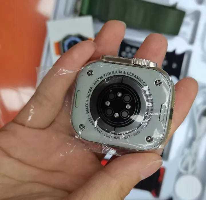 7%20In%201%20Ultra%20Smart%20Watch%202.1%20Inch%20Full%20HD%20Screen%20Series%208%20Wireless%20Charging%207%20Straps%20Waterproof%20-%20Image%204