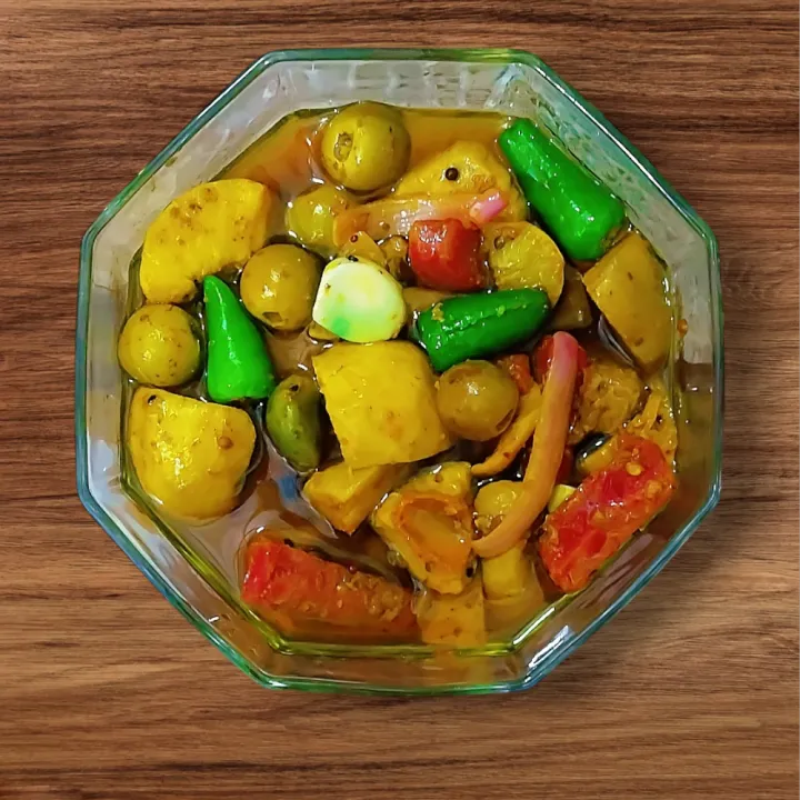 Home%20made%20Mixed%20Pickle%20in%20Mustard%20Oil%20/%20Mix%20Pickle%20/%20Mix%20Achar%20/%20Mix%20Vegetable%20Achar%20/%20Mix%20Vegetable%20Pickle%20(400g)%20-%20Image%204