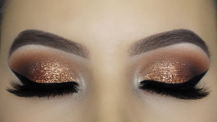 Sparkly%20Glitter%20Eye%20Shadow%20Golden%20for%20Eye%20Makeup%20-%20Image%204