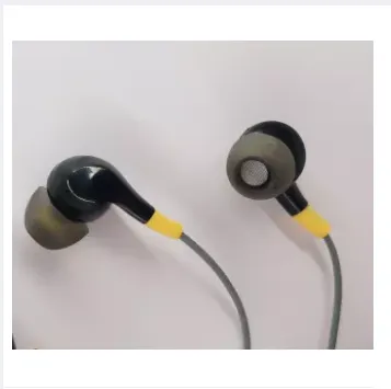 Buds%202%20Real-me%20RMA101%20High%20Quality%20Stereo%20Earphones%20with%20Microphone%20W/%20Answer%20Button%20-%20Image%203