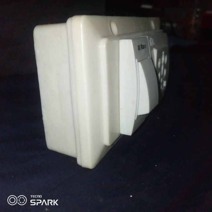 Universal%20Multi%20Plug%20Socket%20Switch%20Board%20without%20wire%20-%20Image%203