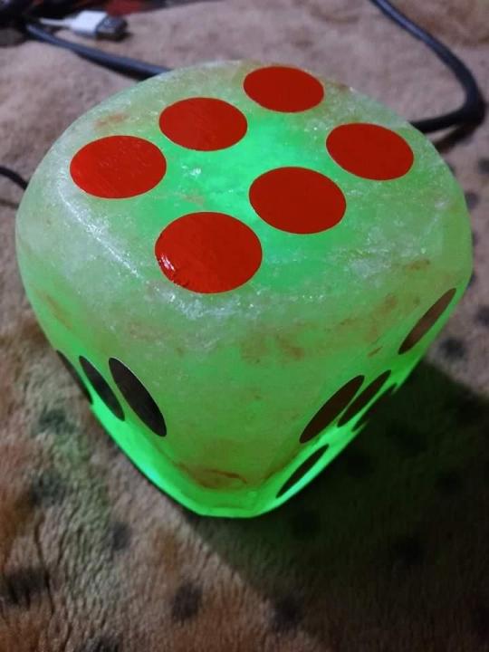 Ludo%20Dice%20Shaped%20Natural%20Himalayan%20Salt%20Lamp%20-%20Image%204