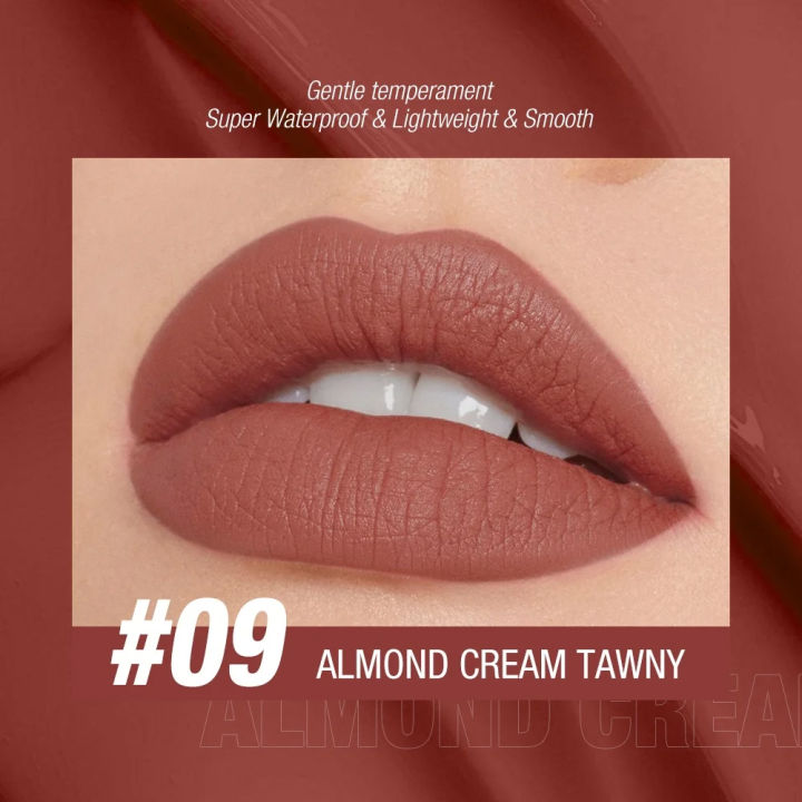 O.TWO.O%20Heavy%20Mist%20Velvet%20Lipgloss%20-%20Image%207