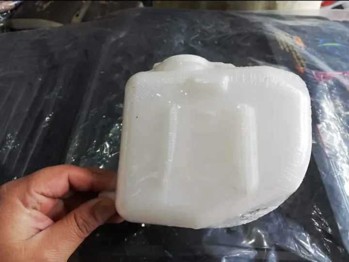 Suzuki%20mehran%20radiator%20bottle%20water%20bottle%20-%20Image%205