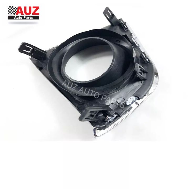 Fog%20Light%20Cover%20For%20Toyota%20Corolla%20Xli,%20gli%202015-2017.%20(Chrome)%20-%20Image%204