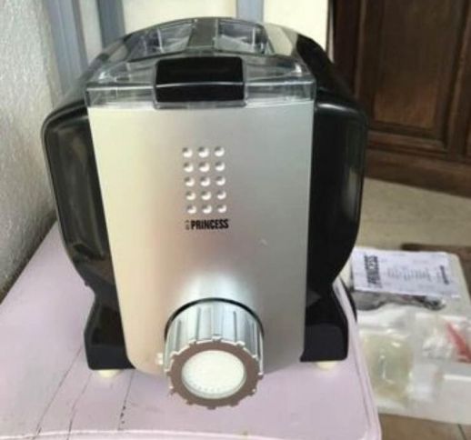 Electric%20Pasta%20Machine%20Princess%20Silver%20Pasta%20Machine%20-%20Homemade%20Pasta%20-%20Image%202