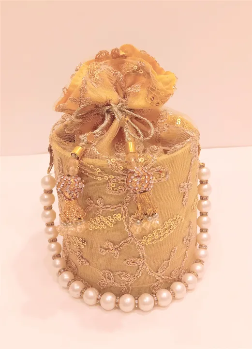 Bridal%20Bag%20Party%20Bag%20Bridal%20Clutch%20-%20Matching%20Mehndi%20Pouch%20for%20Bride%20&%20Bride%20Friends%20-%20Image%202