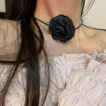 Small Rose Blossom Necklace Sparkling High Grade Popular Light Luxury Necklace Light Luxury Small And Popular Necklace for Wedding Party Daily Wear Gift Fashion Accessory. 