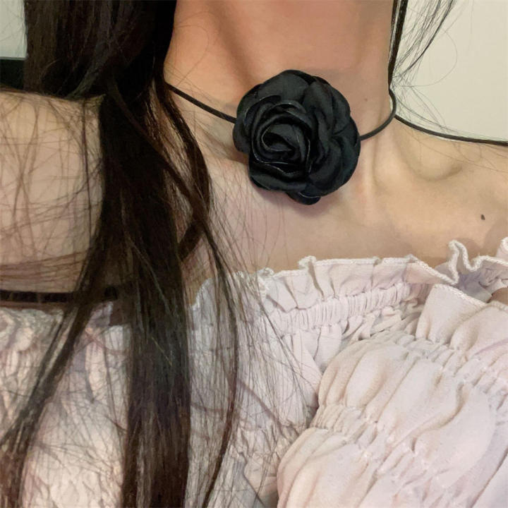 Small Rose Blossom Necklace Sparkling High Grade Popular Light Luxury Necklace Light Luxury Small And Popular Necklace for Wedding Party Daily Wear Gift Fashion Accessory