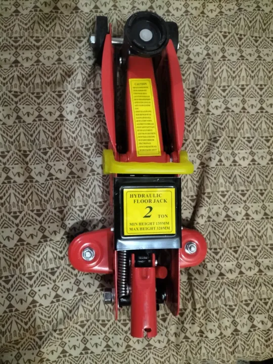 Hydraulic%20Floor%20Jack-%202%20Ton%20Heavy%20Duty%20Car%20lifting%20Jack%20%7C%20Made%20in%20Germany%20-%20Image%202