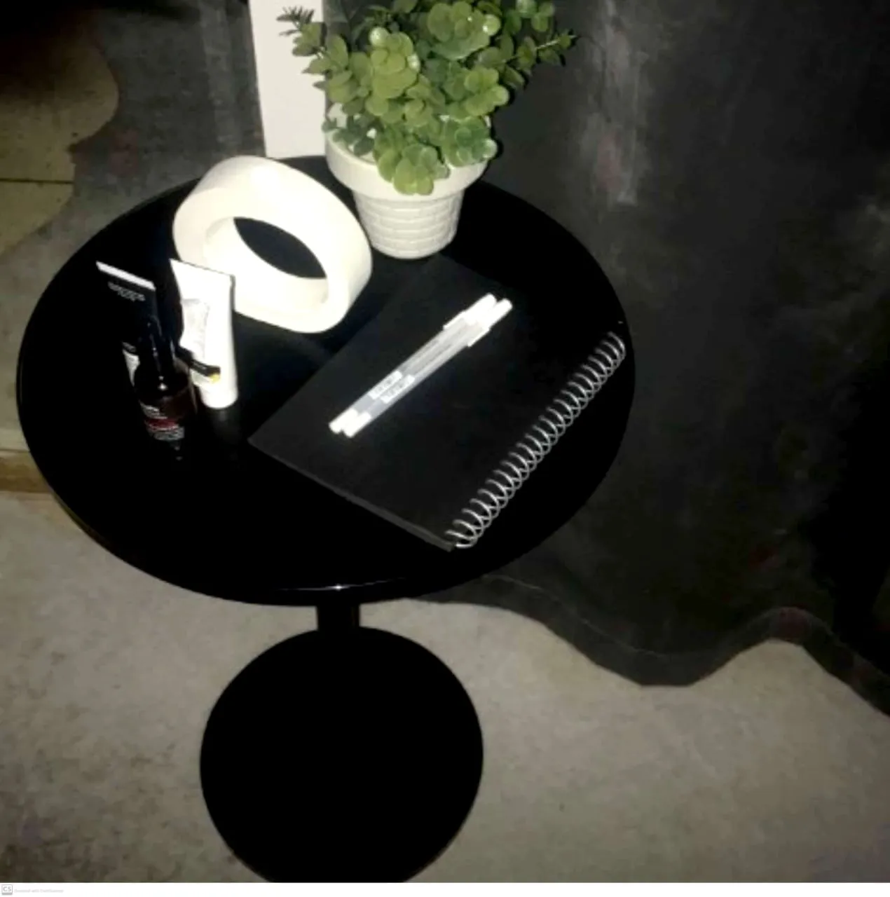 COFFEE TABL/DECORATION TABLE
