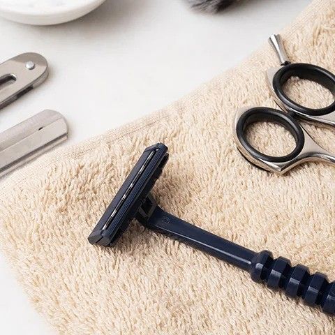 Treet%20Trim-II%20XL%20Twin%20Blade%20Disposable%20Razor%20-%20Image%202