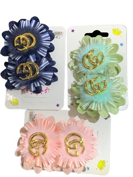 Pin Gg set of 2